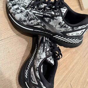 Brooks Adrenaline GTS Men's Black and Gray Running Shoes